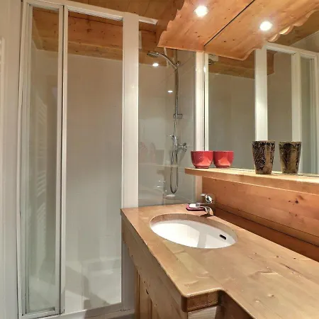 Apartment 2 Pieces 6 Pers. Aux Allues - Skis Aux Pieds, Proche Commerces, Balcon, Wifi. - Fr-1-182-188